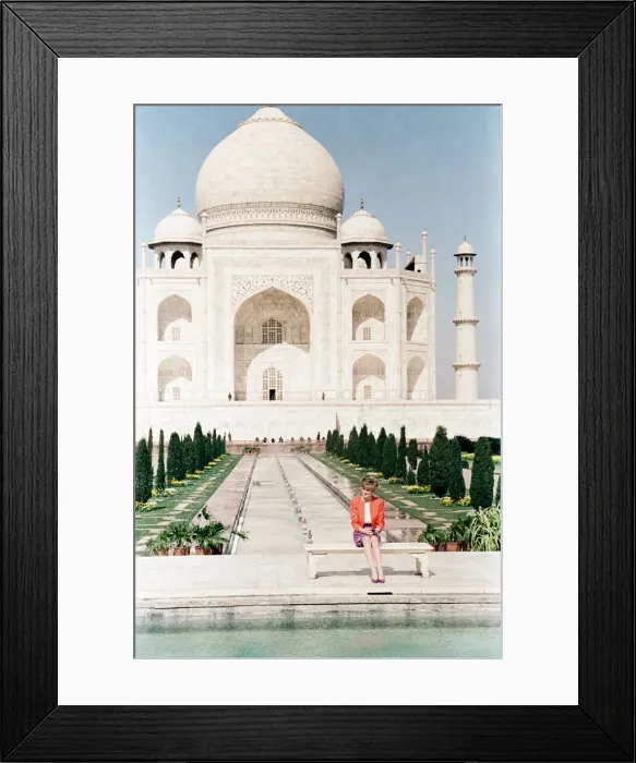 Framed Print : Princess Diana at the Taj Mahal, Agra, Uttar Pradesh, India, 11th February 1992 Framed Print : Princess Diana at the Taj Mahal, Agra, Uttar Pradesh, India, 11th February 1992