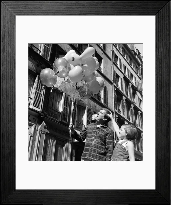 Framed Print : Tony Hancock filming The Rebel'in Paris. 11th September 1960 Framed Print : Tony Hancock filming The Rebel'in Paris. 11th September 1960