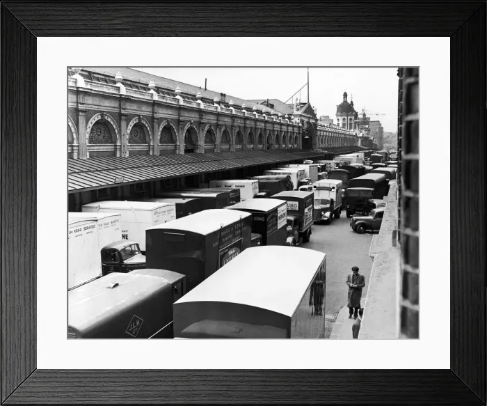 Framed Print : Smithfield Meat Market, pictured on the first day of un-rationed meat in 14 years Framed Print : Smithfield Meat Market, pictured on the first day of un-rationed meat in 14 years