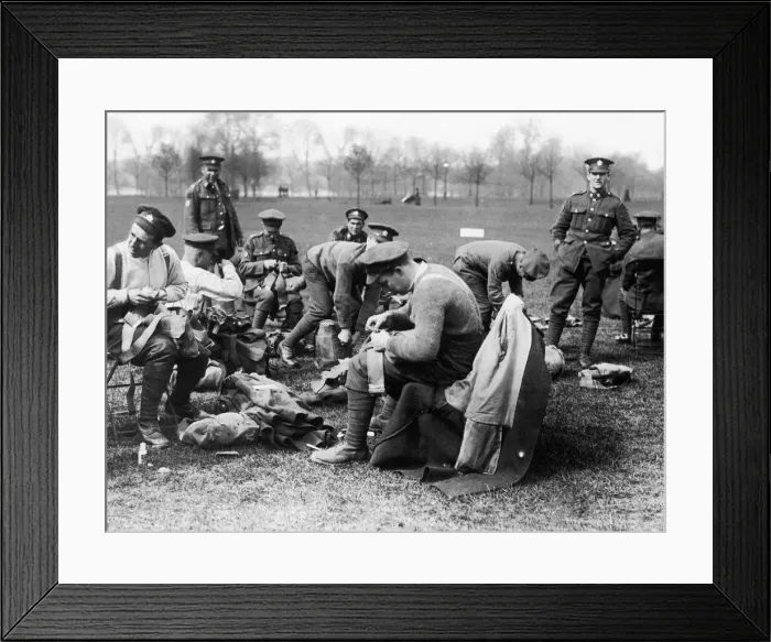 Framed Print : Canadian soldiers seen here cleaning their uniforms in Hyde Park a few days before