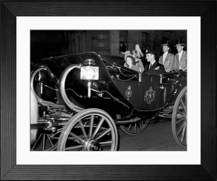 Framed Print : Royal Wedding November 1947 Princess Elizabeth and the Duke of Edinburgh