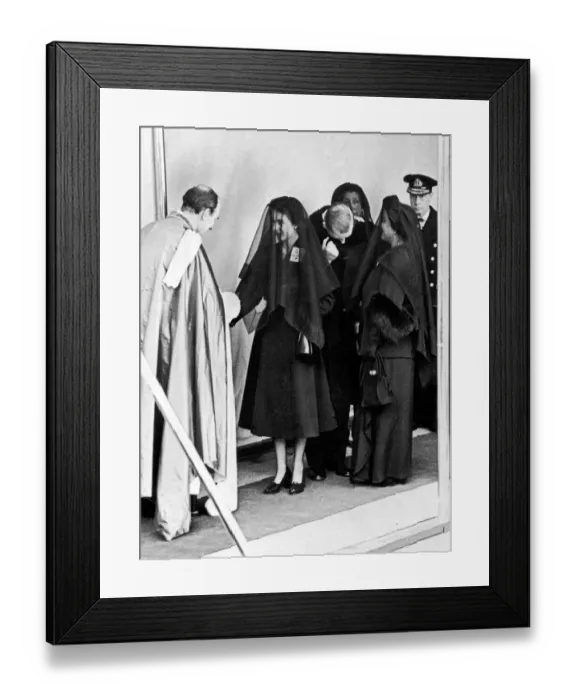 Framed Print : In mourning, the Queen at the funeral of her father, King George VI, in 1952