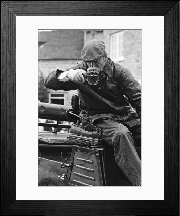 Framed Print : Prince Philip, Duke of Edinburgh, enjoying a pint of beer as he sits on his carriage Framed Print : Prince Philip, Duke of Edinburgh, enjoying a pint of beer as he sits on his carriage