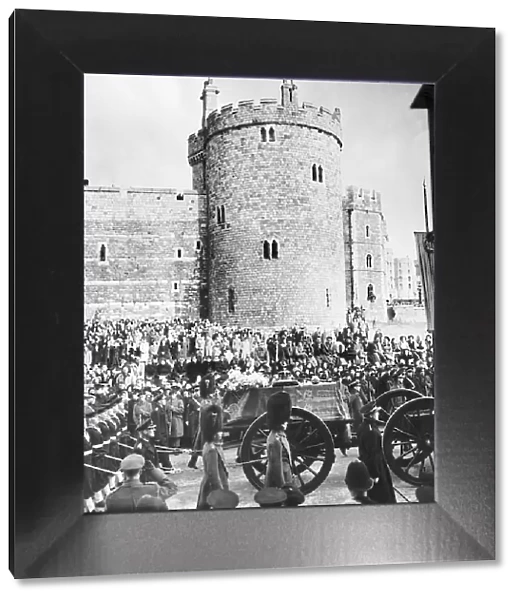 Coffin of King George VI funeral at Windsor 1952 on its way to St George