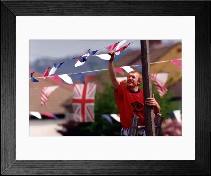 Framed Print : World War Two - Second World War - 50th Anniversary VE Day Celebrations - Neil Flowers