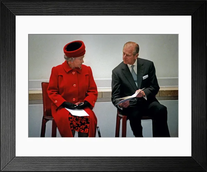 Framed Print : Queen Elizabeth II in Edinburgh, November 1998 With the Duke of Edinburgh Framed Print : Queen Elizabeth II in Edinburgh, November 1998 With the Duke of Edinburgh