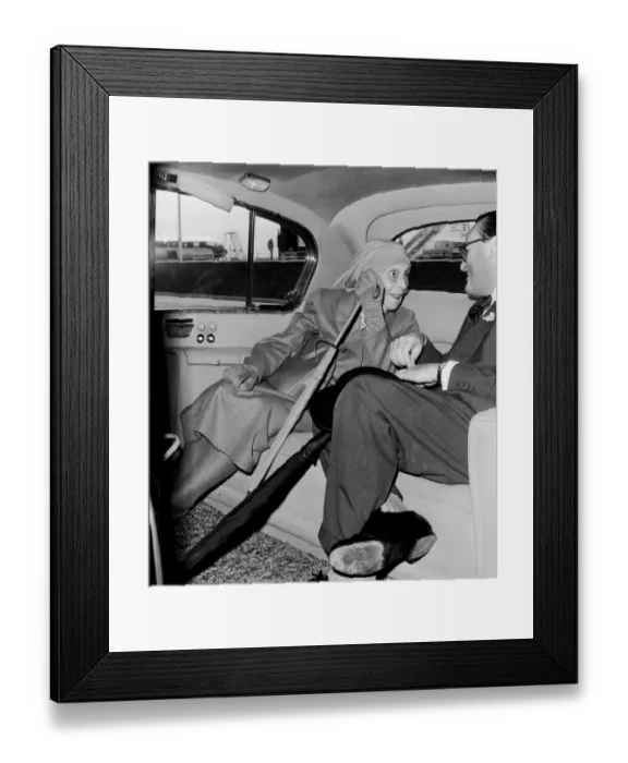 Framed Print : Princess Alice of Greece, mother of the Duke of Edinburgh, arrives at Heathrow Airport