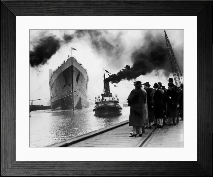 Framed Print : The launching of the Cunard Line luxury ocean liner RMS Queen Elizabeth at John Brown