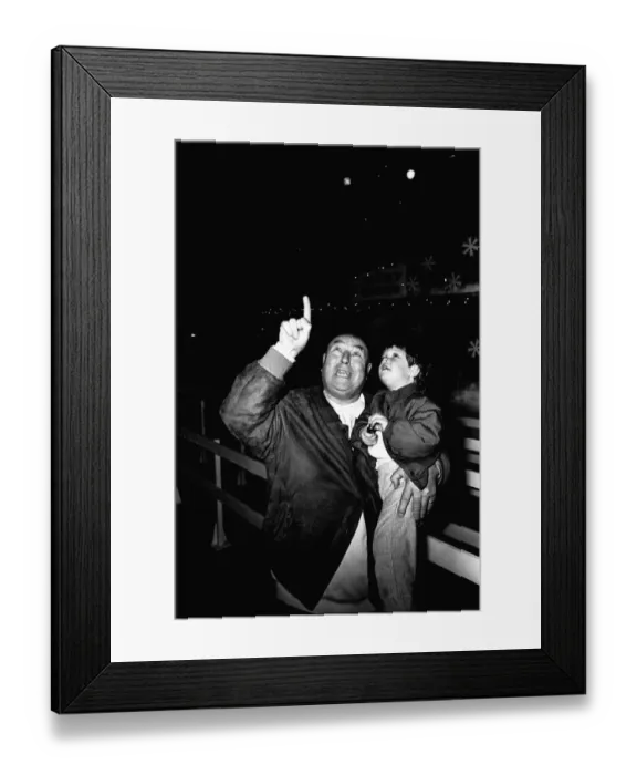 Framed Print : Actor Bill Maynard, sporting a shaven head for his role as Daddy Warbucks in the musical Framed Print : Actor Bill Maynard, sporting a shaven head for his role as Daddy Warbucks in the musical