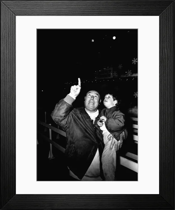 Framed Print : Actor Bill Maynard, sporting a shaven head for his role as Daddy Warbucks in the musical Framed Print : Actor Bill Maynard, sporting a shaven head for his role as Daddy Warbucks in the musical