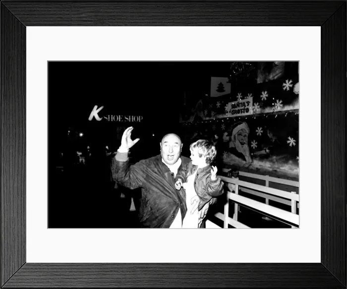 Framed Print : Actor Bill Maynard, sporting a shaven head for his role as Daddy Warbucks in the musical