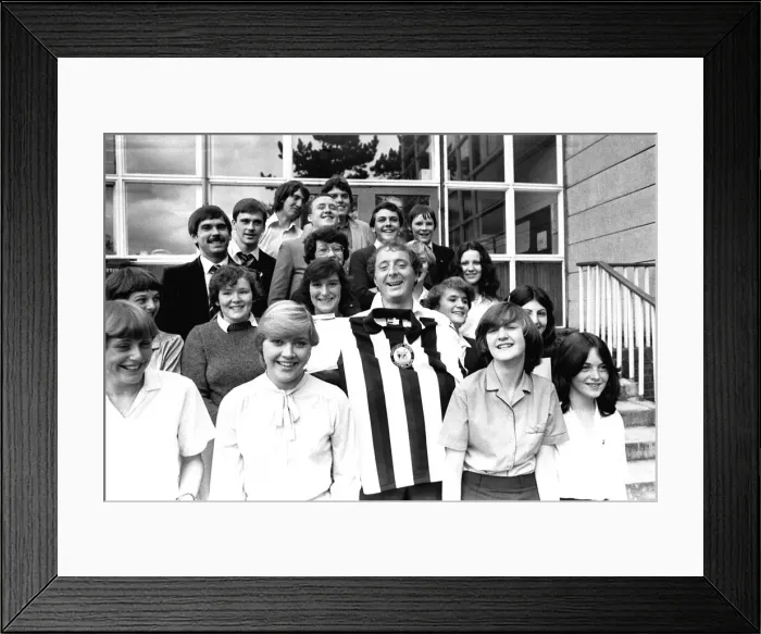 Framed Print : Jasper Carrott made a surprise visit to Heathfield School in Gateshead to present Duke of