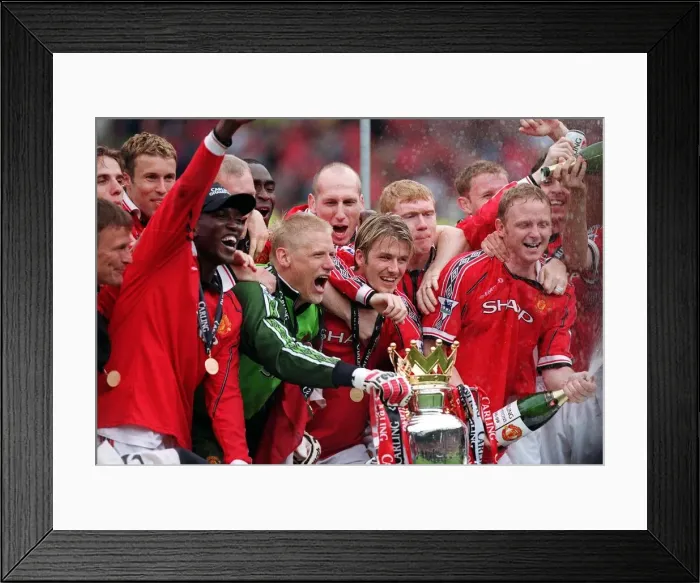 Framed Print : Manchester United v Tottenham Hotspur Mauy 1999 Manchester United team celebrate Framed Print : Manchester United v Tottenham Hotspur Mauy 1999 Manchester United team celebrate