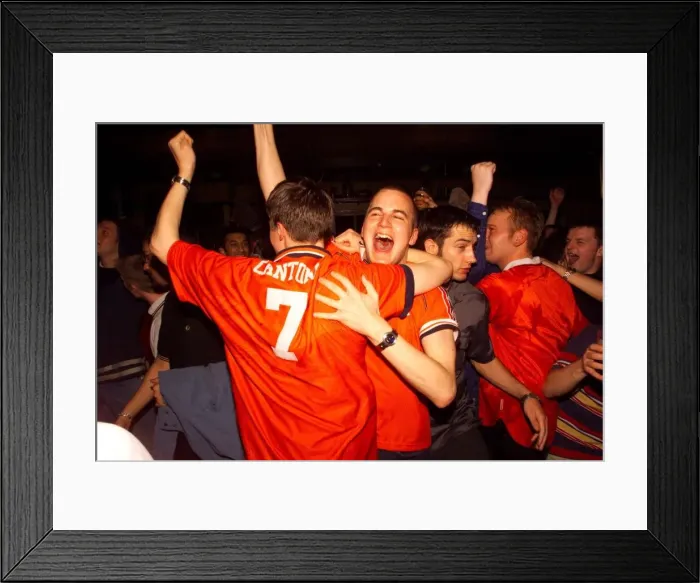 Framed Print : Machester United fans celebrate the 2-3 win April 1999 in O Shea