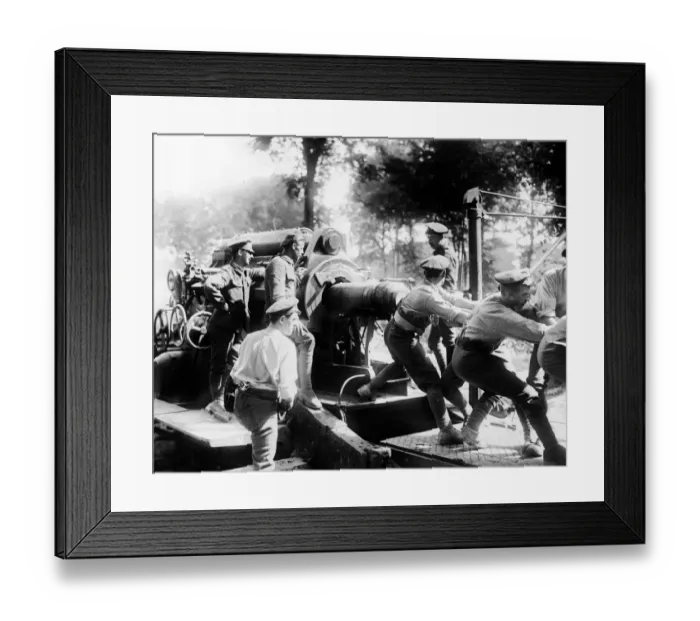 Framed Print : Canadian soldiers loading a shell into a 15 inch howitzer during an intense artillery