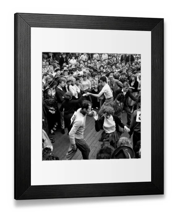 Framed Print : Holidaymakers dancing at Blackpool 5th August 1958 Framed Print : Holidaymakers dancing at Blackpool 5th August 1958