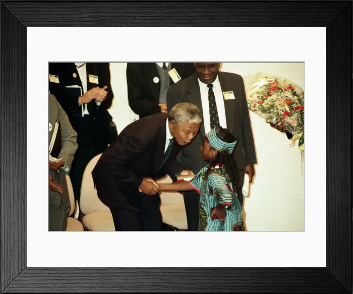 Framed Print : Nelson Mandela at the Hansdworth Leisure Centre in Handsworth, Birmingham Framed Print : Nelson Mandela at the Hansdworth Leisure Centre in Handsworth, Birmingham