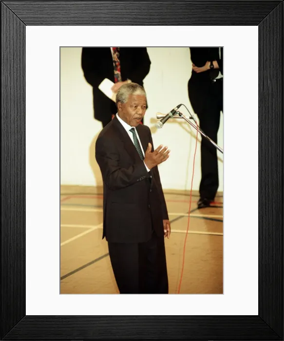 Framed Print : Nelson Mandela at the Hansdworth Leisure Centre in Handsworth, Birmingham Framed Print : Nelson Mandela at the Hansdworth Leisure Centre in Handsworth, Birmingham