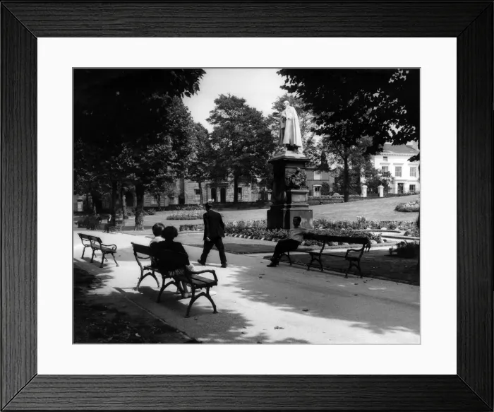 Framed Print : Birmingham Parks and Gardens. The statue of Edward VII Framed Print : Birmingham Parks and Gardens. The statue of Edward VII