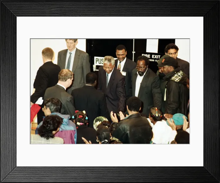 Framed Print : Nelson Mandela at the Hansdworth Leisure Centre in Handsworth, Birmingham