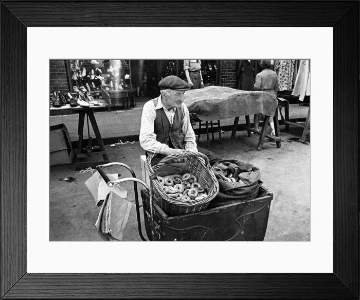 Framed Print : Whitechapel, London, Circa 1947 Framed Print : Whitechapel, London, Circa 1947