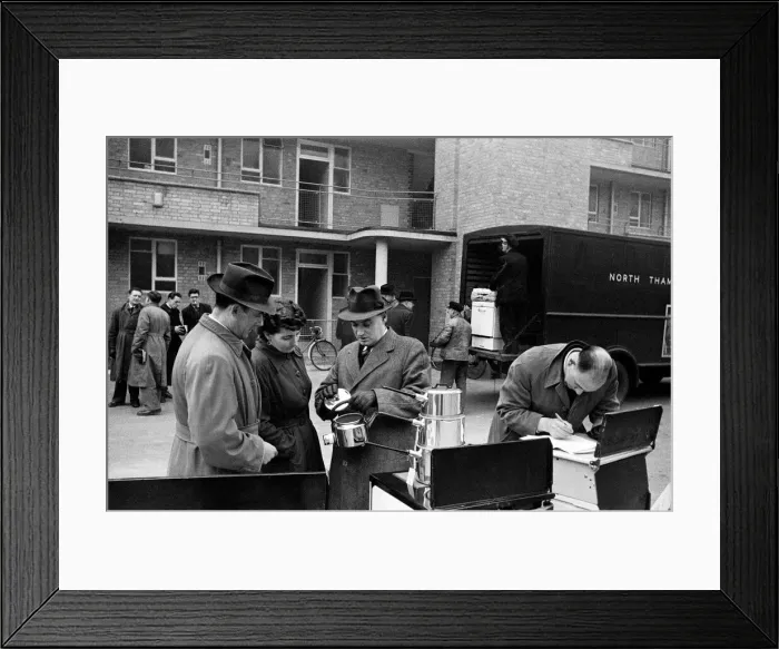 Framed Print : Door to Door Salesmen sell Domestic Appliences to homeowners in London