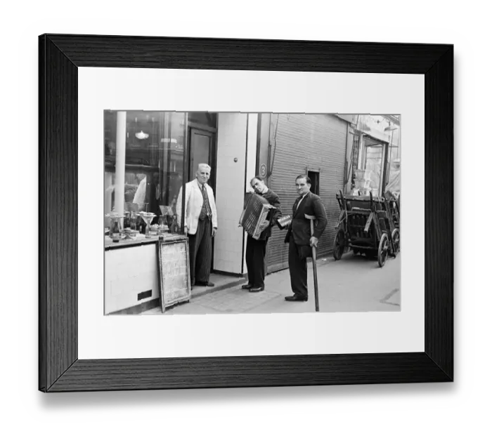 Framed Print : Day in the life of Covent Garden Market Cirica 1948