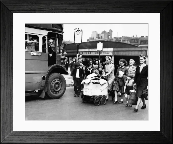 Framed Print : Today the first of the hoppickers official trains for this season left London Bridge Framed Print : Today the first of the hoppickers official trains for this season left London Bridge