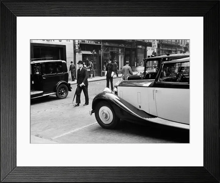 Framed Print : Scenes in Bond Street, Central London with man wearing bowler hat Framed Print : Scenes in Bond Street, Central London with man wearing bowler hat