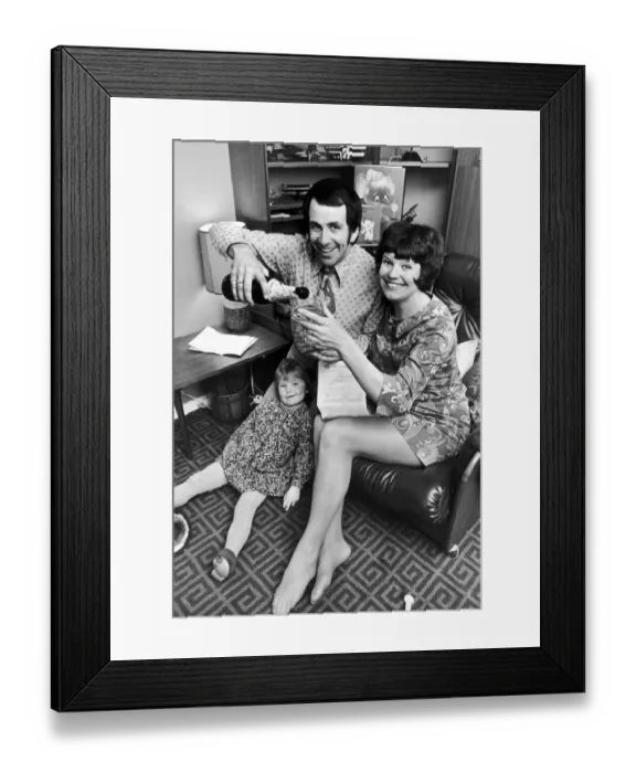 Framed Print : Don Maclean, actor and comedian, celebrates with wife Toni and daughter Rachel aged 2
