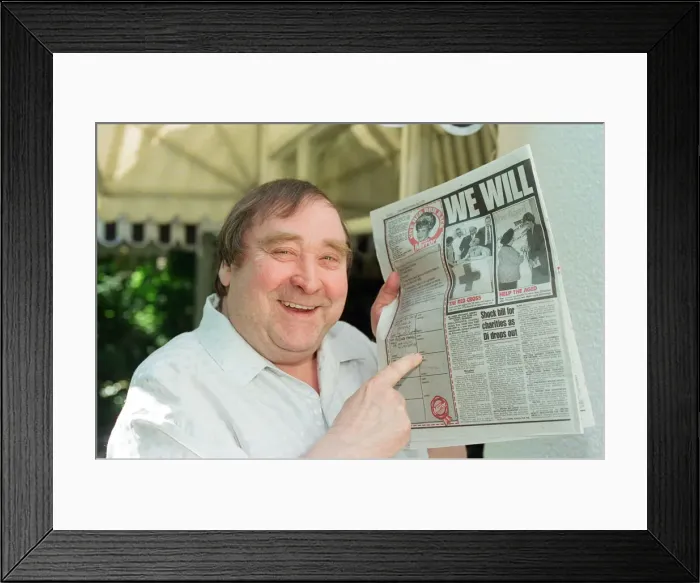 Framed Print : Bernard Manning sings up to the Princess Diana Campaign to give her HRH title back Framed Print : Bernard Manning sings up to the Princess Diana Campaign to give her HRH title back