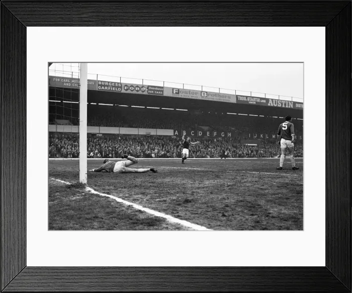 Framed Print : 1963 League Cup Final Second Leg at Villa Park. Aston Villa 0 v Birmingham City 0