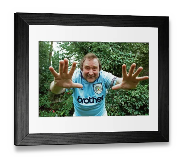 Framed Print : Bernard Manning shows off his Manchester City Kit. 9th September 1993