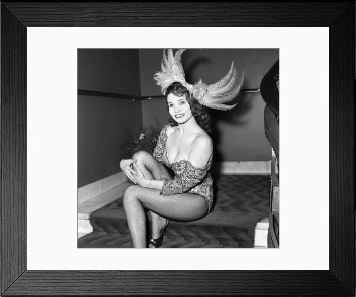 Framed Print : Premiere of Cowboy at Odeon Leicester Square. Actress Yvonne Buckingham, aged 19