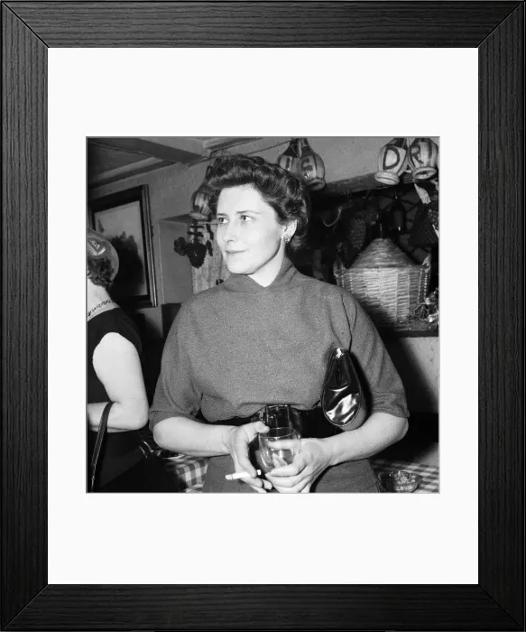 Framed Print : Author Doris Lessing, seen here at the launch of a collabrative new book Framed Print : Author Doris Lessing, seen here at the launch of a collabrative new book