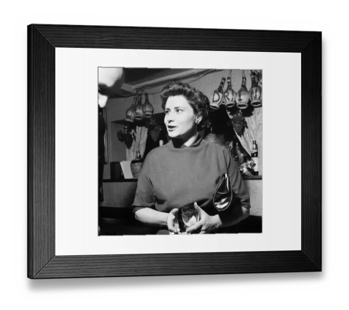 Framed Print : Author Doris Lessing, seen here at the launch of a collabrative new book Framed Print : Author Doris Lessing, seen here at the launch of a collabrative new book