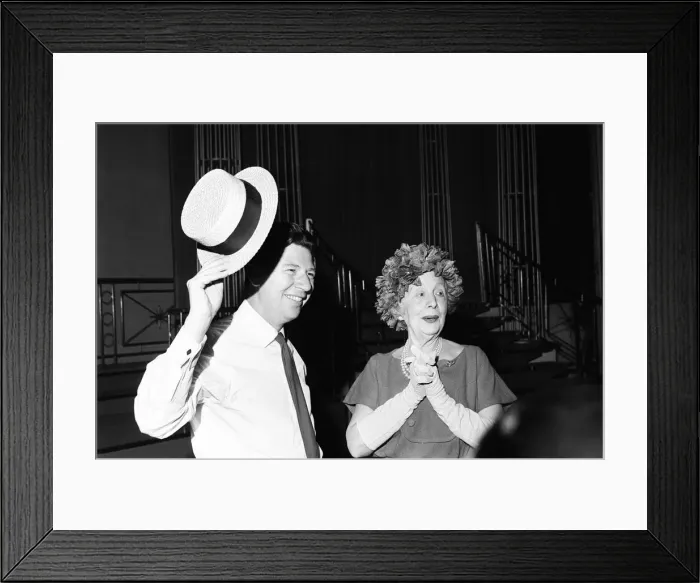 Framed Print : Dame Edith Evans seen here with Max Bygraves 16th July 1964