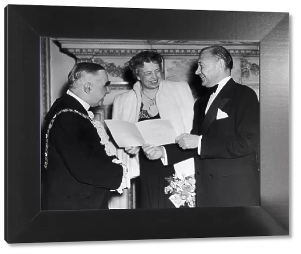Mrs Roosevelt seen here at the Mansion House where a dinner was given in her honour by