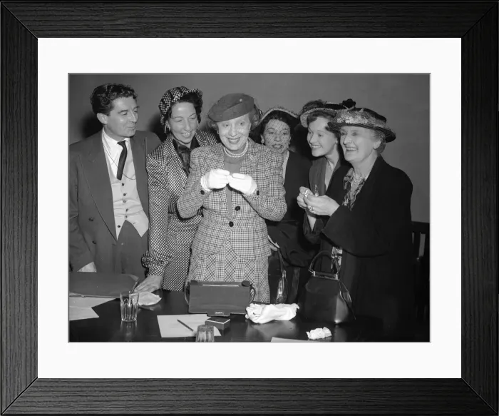 Framed Print : Derrick De Marney, Sybil Thorndike, Rosamund John, Ellen Pollock Framed Print : Derrick De Marney, Sybil Thorndike, Rosamund John, Ellen Pollock