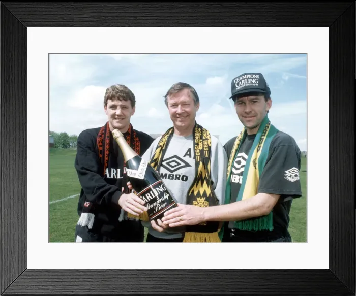 Framed Print : Manchester United manager Alex Ferguson smiles as he celebrates his team Framed Print : Manchester United manager Alex Ferguson smiles as he celebrates his team