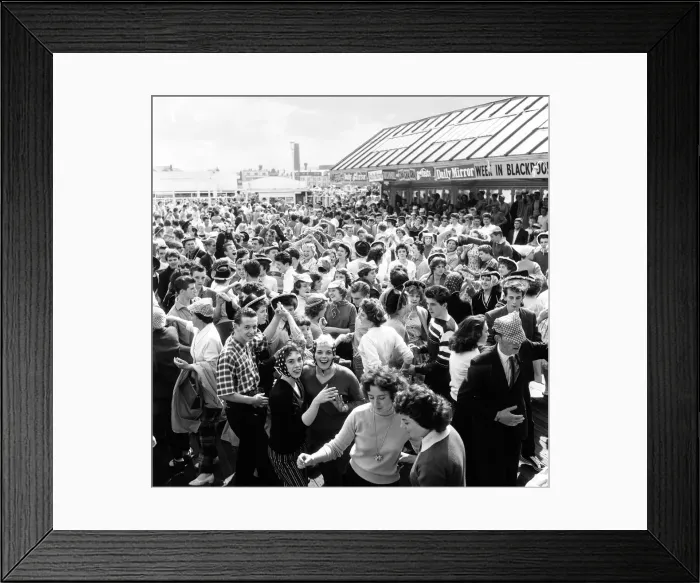 Framed Print : Holidaymakers enjoy Daily Mirror Blackpool Week, 28th July 1959 Framed Print : Holidaymakers enjoy Daily Mirror Blackpool Week, 28th July 1959