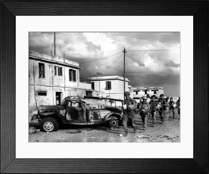 Framed Print : The Suez Crisis war in Egypt, 29th October to 6th November Framed Print : The Suez Crisis war in Egypt, 29th October to 6th November