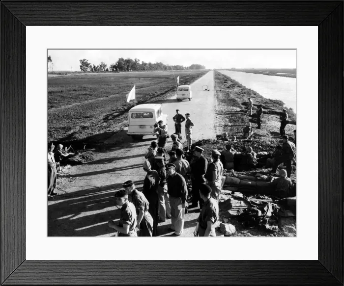 Framed Print : The Suez Crisis war in Egypt, 29th October to 6th November Framed Print : The Suez Crisis war in Egypt, 29th October to 6th November