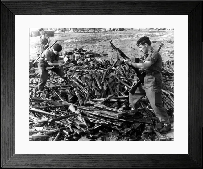 Framed Print : The Suez Crisis war in Egypt, 29th October to 6th November Framed Print : The Suez Crisis war in Egypt, 29th October to 6th November