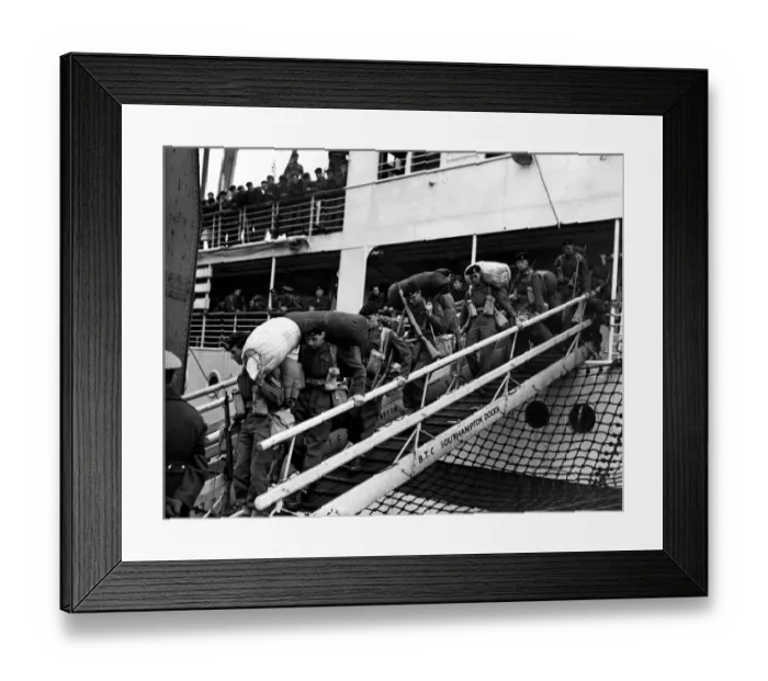 Framed Print : The Suez Crisis war in Egypt, 29th October to 6th November