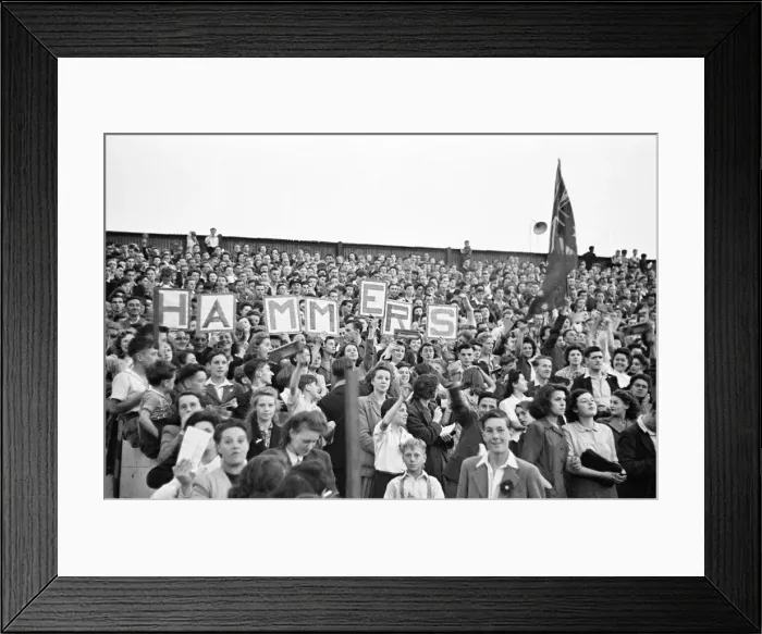Framed Print : Dirt Track races in London, Crica 1947 Framed Print : Dirt Track races in London, Crica 1947