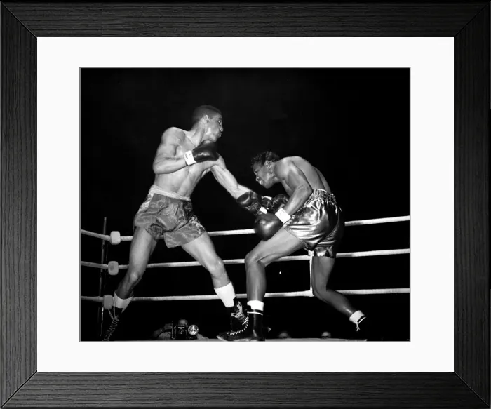 Framed Print : Sugar Ray Robinson v Randy Turpin, Boxing, World Middleweight Title Fight at Earls Court Framed Print : Sugar Ray Robinson v Randy Turpin, Boxing, World Middleweight Title Fight at Earls Court