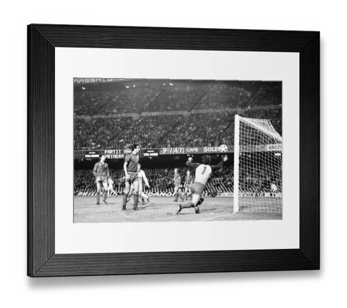 Framed Print : Barcelona 1-0 Aston Villa, European Super Cup 1st leg match at the Nou Camp, Barcelona