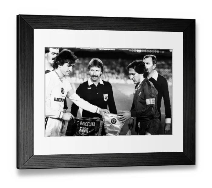 Framed Print : Barcelona 1-0 Aston Villa, European Super Cup 1st leg match at the Nou Camp, Barcelona