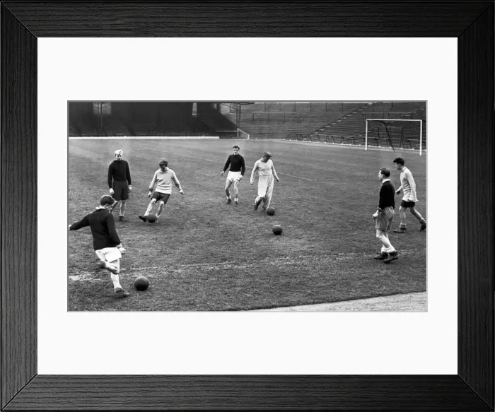 Framed Print : Birmingham City training. Players with coach Ray Shaw practicing their passing skills Framed Print : Birmingham City training. Players with coach Ray Shaw practicing their passing skills